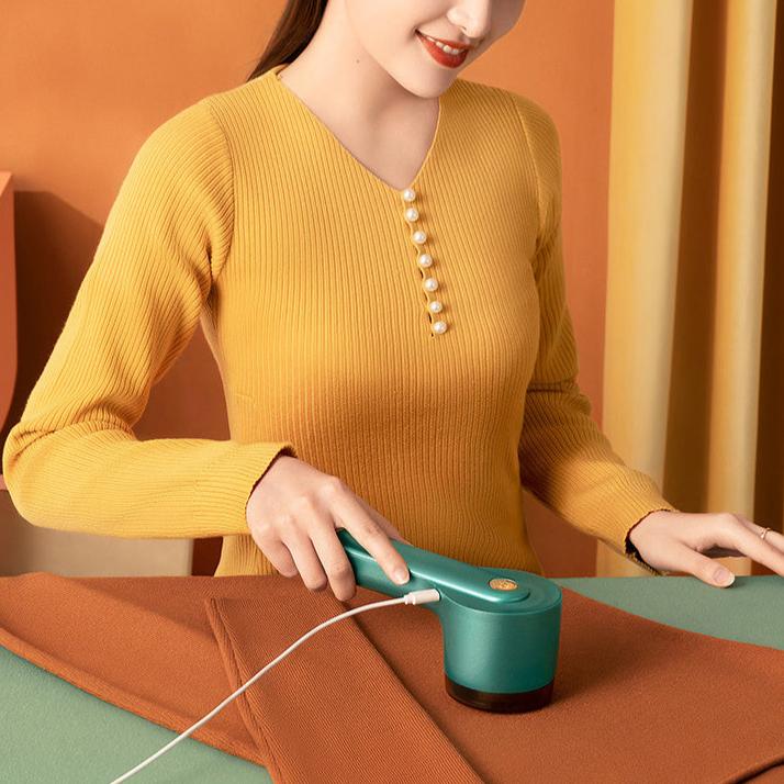 Fuzz-Free Luxe - Instantly Revive Your Clothes to Look Brand New!